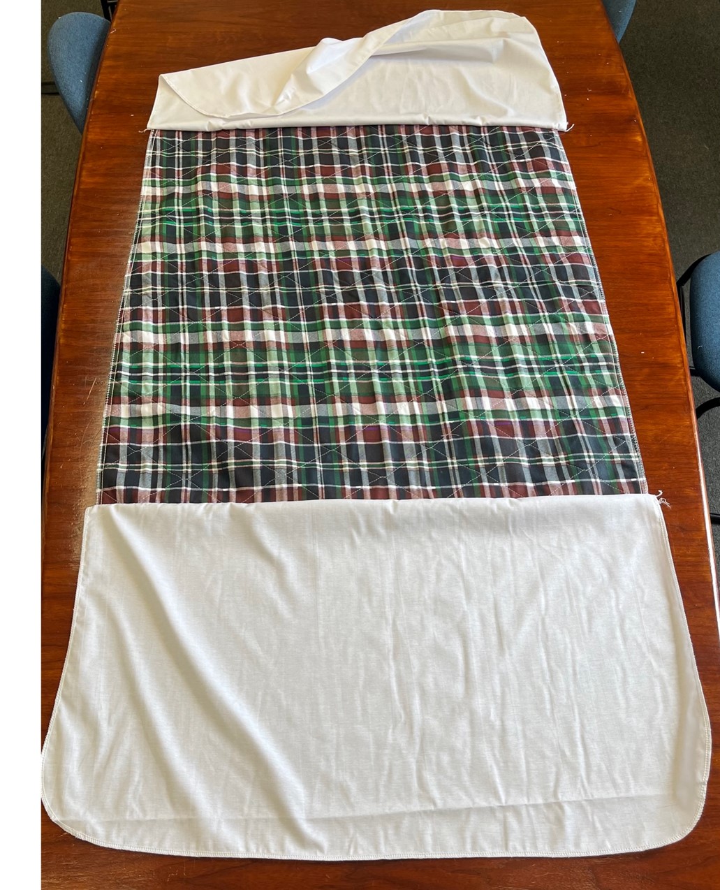 Beck's Classic Highland Reusable Plaid Underpad, Blue Plaid with Green Vinyl and Drawsheets, 34" x 36" BCK7136PDS